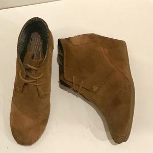 TOMS Desert Chestnut Suede Wedge Bootie Size 6M
